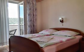 Ljubica Apartments And Rooms