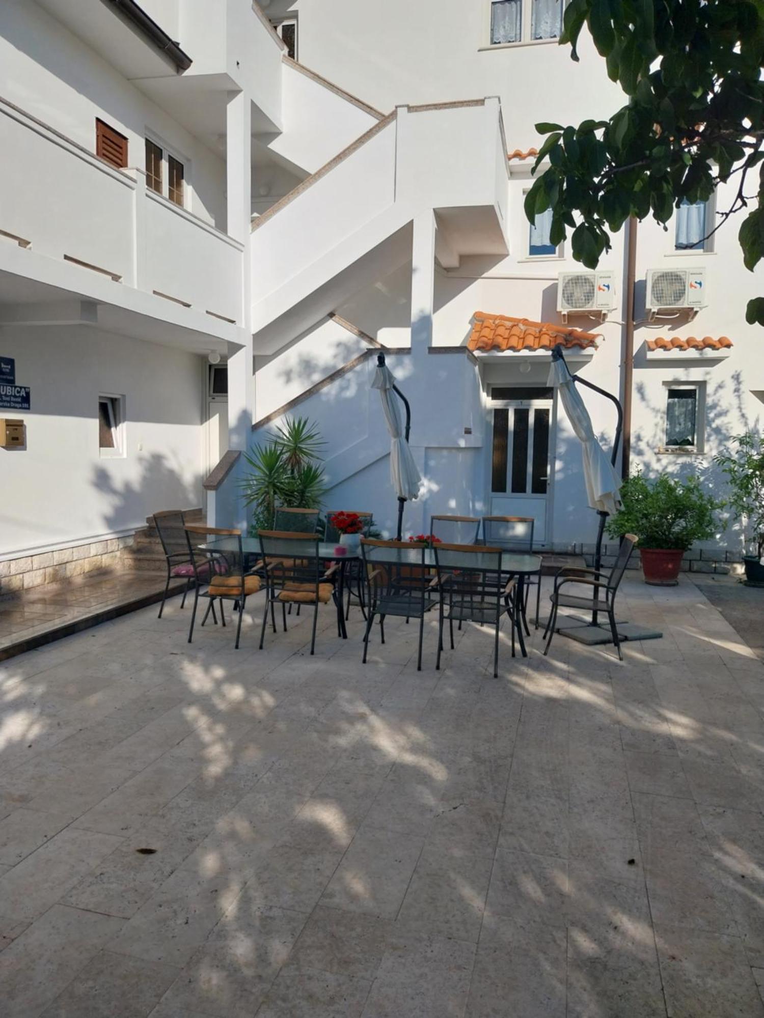 Ljubica Apartments And Rooms Supetarska Draga Exterior foto