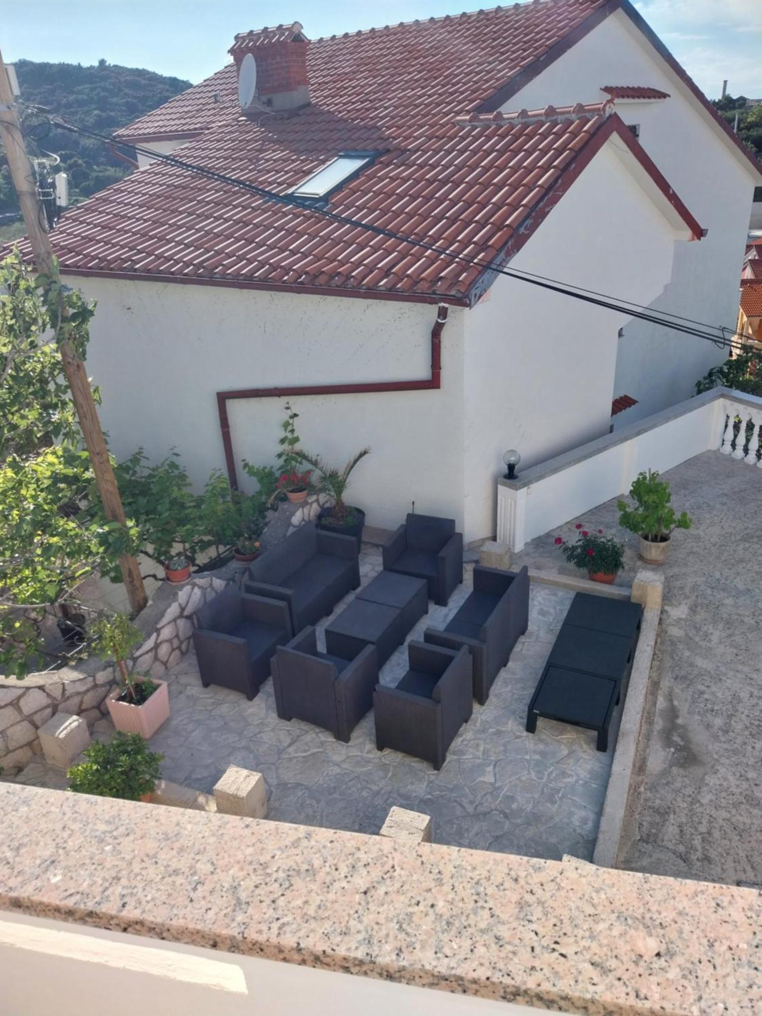 Ljubica Apartments And Rooms Supetarska Draga Exterior foto